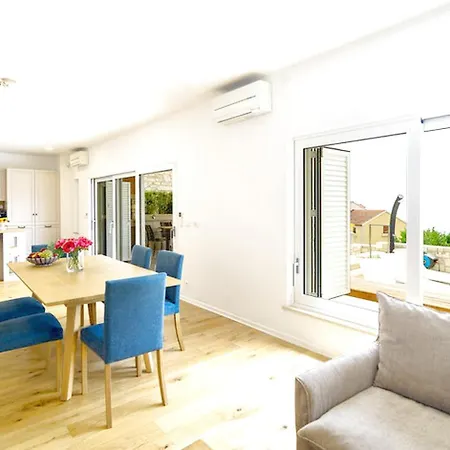 Sumptuous Holiday Homesumartin Sumartin